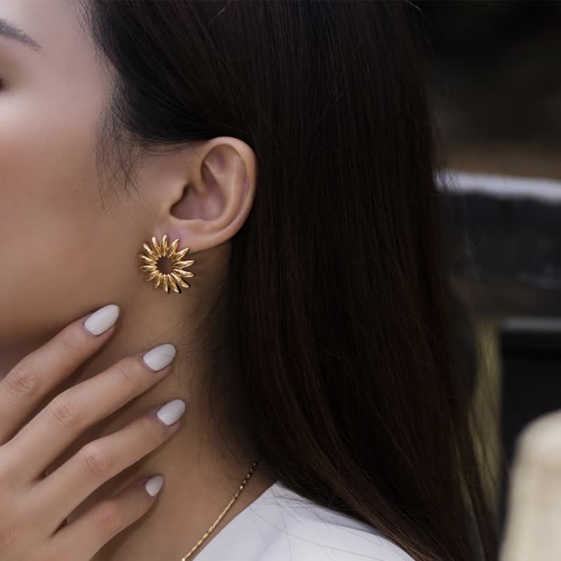 太阳花耳钉 | 纯银 | 包邮 | Belinda轻珠宝 - 耳环/耳夹 - 其他金属 金色