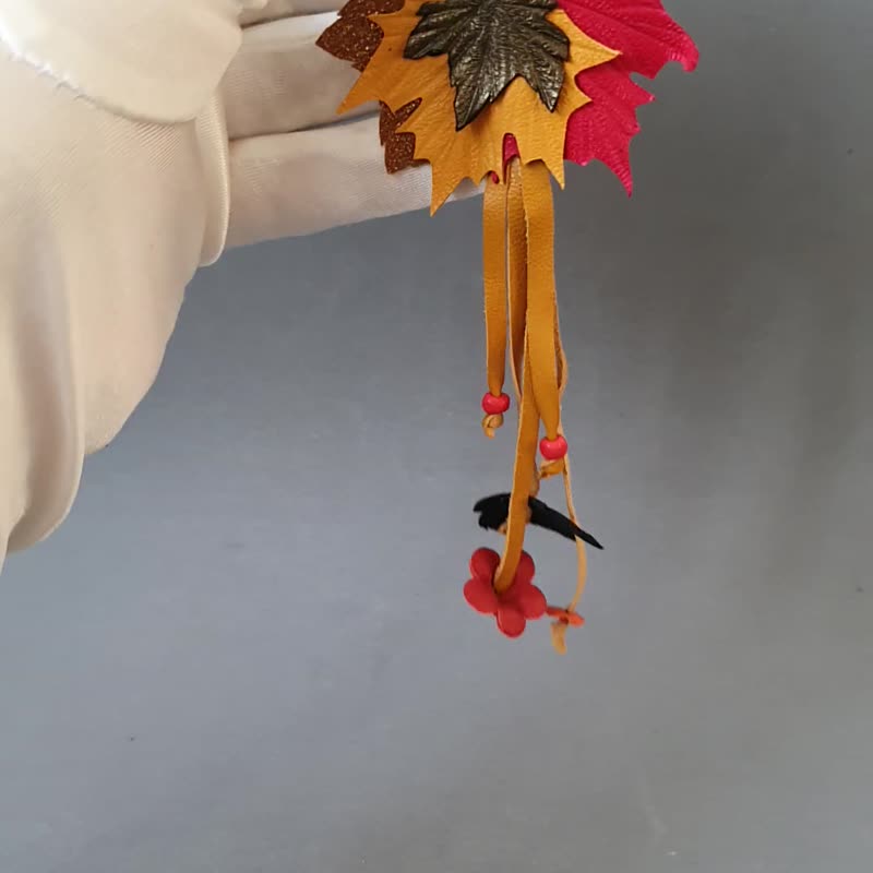 Maple Leaf Keychain Leather tassel charm Leather Pendant - 钥匙链/钥匙包 - 真皮 多色