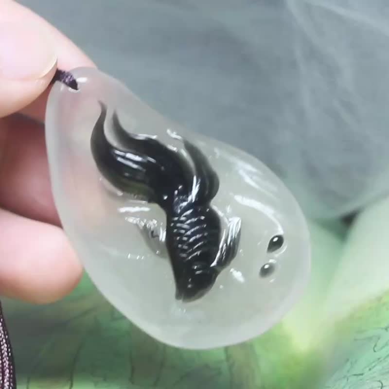【年年有余】年年有鱼玉坠/玛瑙挂件/俏色巧雕鱼吊坠/手工玉 - 项链 - 玉石 白色