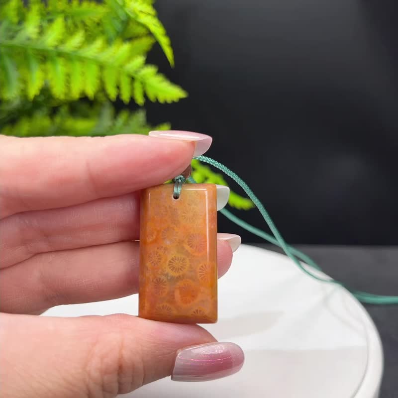 天然珊瑚玉吊坠冰润玉化柠檬片长方形无事牌菊花玉项链辟邪聚财 - 项链 - 半宝石 橘色