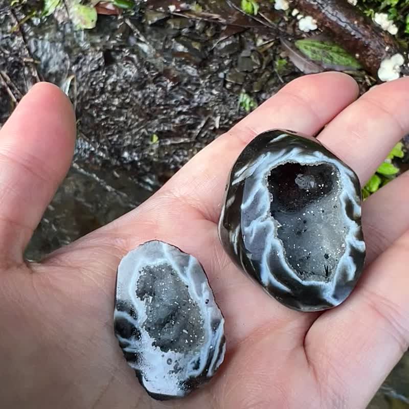 巴西老矿 清润皮薄 透光玛瑙水晶聚宝盆 含底座 - 摆饰 - 水晶 黑色