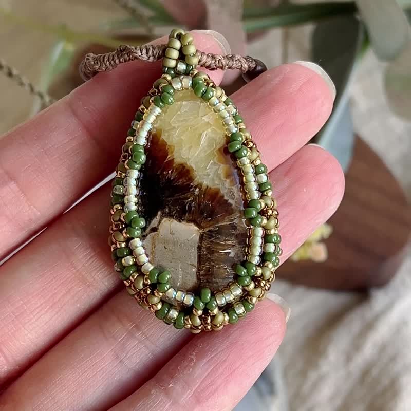 Septarian 玻璃米珠x天然石 串珠吊坠 配手编蜡绳 - 项链 - 水晶 绿色